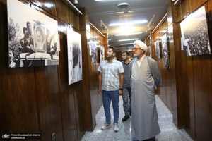 بازدید جمعی از دانشجویان دانشگاه سهند تبریز و دانشگاه شهید عباسپور تهران از بیت امام خمینی (س)