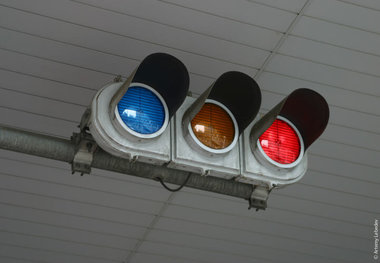 چرا چراغ‌ سبز راهنمایی در ژاپن آبی است؟