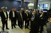 عارف از نمایشگاه محصولات دانش‌بنیان و فناورانه شرکت‌های عضو منطقه بین‌المللی نوآوری ایران بازدید کرد (1)