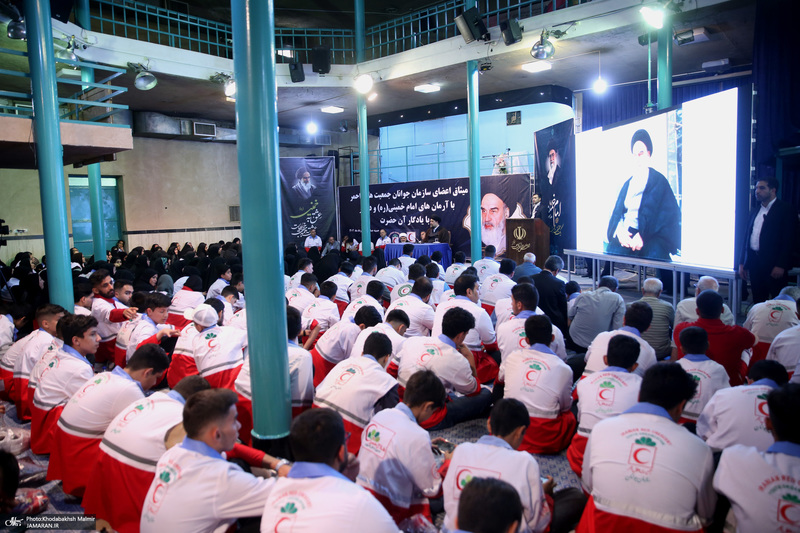 تجدید میثاق جوانان هلال احمر با آرمان‌های امام راحل