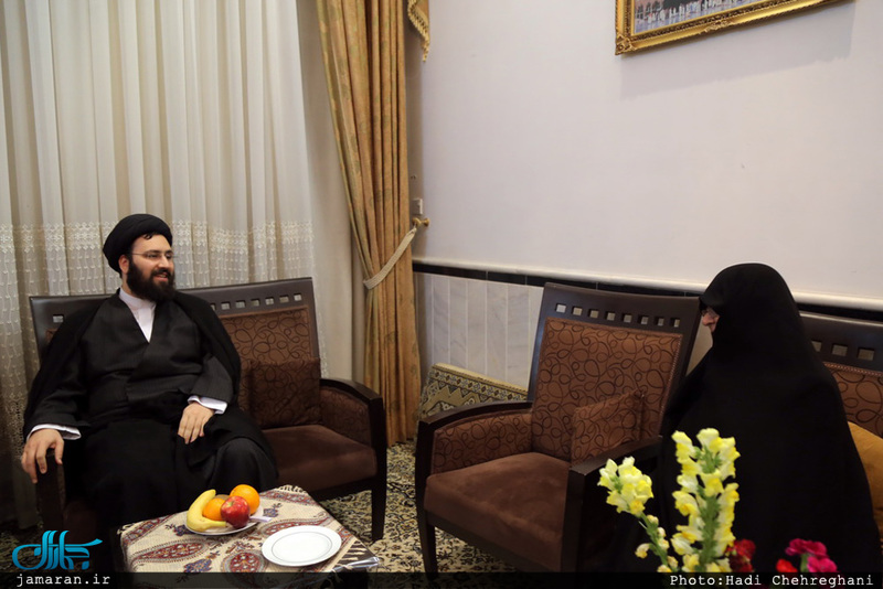 دیدار سید علی خمینی با خانواده شهیدان مهدی زین الدین و محمد جواد دل آذر