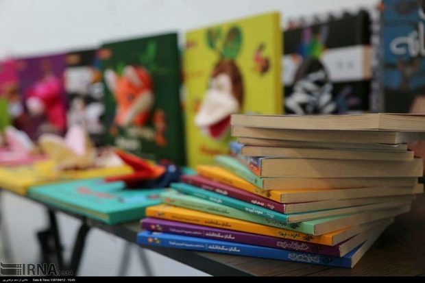 777 جلد کتاب به کتابخانه های عمومی اردستان اهدا شد