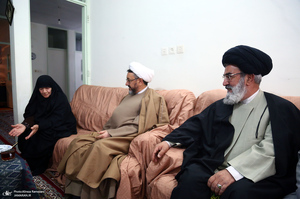 حضور رییس موسسه تنظیم و نشر آثار امام خمینی در گلزار شهدای خمین