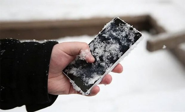 چطور از باتری گوشی در زمستان محافظت کنیم؟
