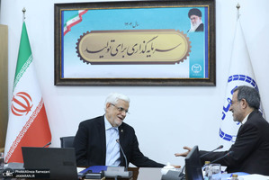 جلسه شورای جهاد دانشگاهی با حضور محمدرضا عارف