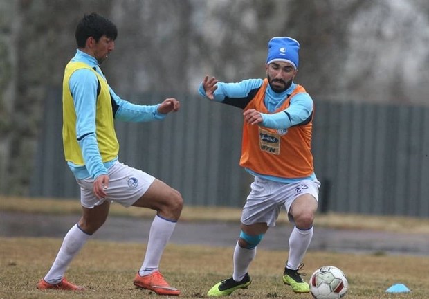  تمرین استقلال در هوای بارانی+ عکس
