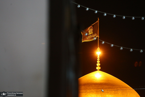 دو زائر، یک ظهر