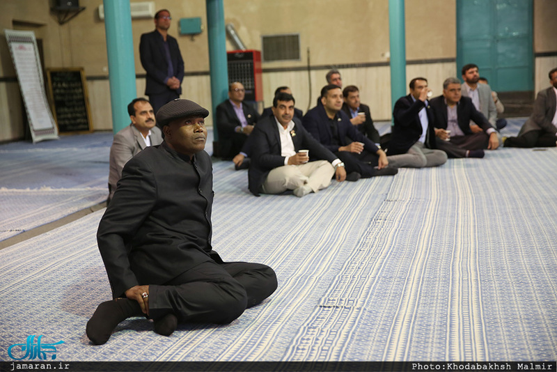 بازدید جمعی از استادان و دانشجویان دانشگاه دفاع ملی پاکستان از بیت امام خمینی (س) در جماران 