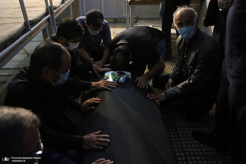 مراسم وداع با پیکر حجت الاسلام و المسلمین سید محمود دعایی در حسینیه جماران -2