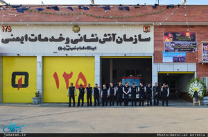 ادای احترام جمعی از پرسنل حرم امام خمینی به به شهدای آتش نشان 