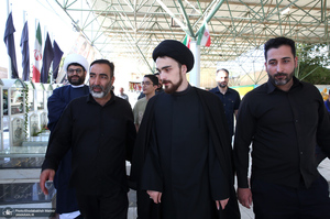 حضور سید احمد خمینی در منزل شهید مصطفی عزیزی در شهر بروجرد