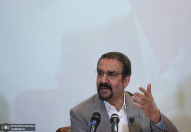 سنایی‌، مشاور رئیس‌جمهور: ایران منتظر پایان دولت کنونی آمریکا می‌ماند یا شکل جدیدی از گفت‌وگو شکل خواهد گرفت؟/ شادی برخی افراد از بازگشت تحریم‌ها امری شگفت‌انگیز و غیرمنطقی است