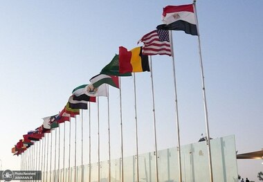 روزنامه هم میهن: نرفتن به شرم الشیخ نباید مخالفت با صلح تلقی شود