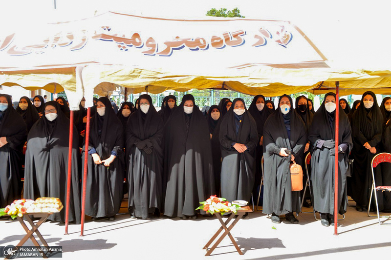 مراسم اهدای 1000سری جهیزیه به نوعروسان در جوار حرم امام خمینی(س)