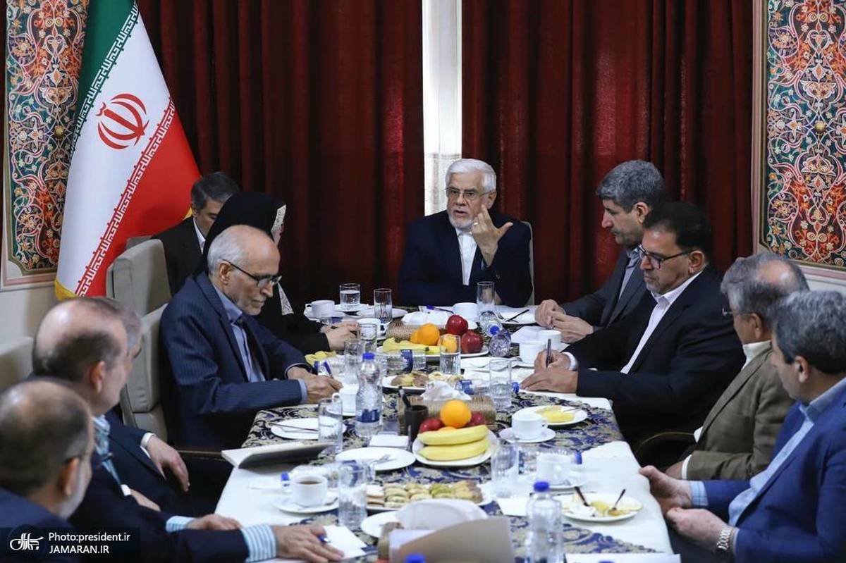 عارف: در برابر آینده نسل جوان مسئول هستیم/ باید نگاه جوانان از خارج مرزها به مرکز و داخل کشور متمرکز شود/ اتخاذ برخی اقدامات و روش‌های اشتباه به الگو سوزی‌ها در دهه‌های گذشته منجر شد