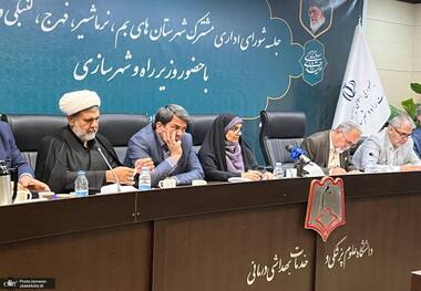 انتقاد تند وزیر راه در کرمان: وضعیت پروژه های نهضت ملی مسکن بم قابل قبول نیست/ پول از مردم گرفته شده اما حتی قدم‌های اولیه آماده‌سازی زمین انجام نشده / هیچ تعارفی با مسئولان پروژه ها نداریم