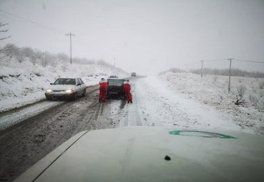 جاده‌های آذربایجان‌غربی با وجود بارش برف و کولاک باز است