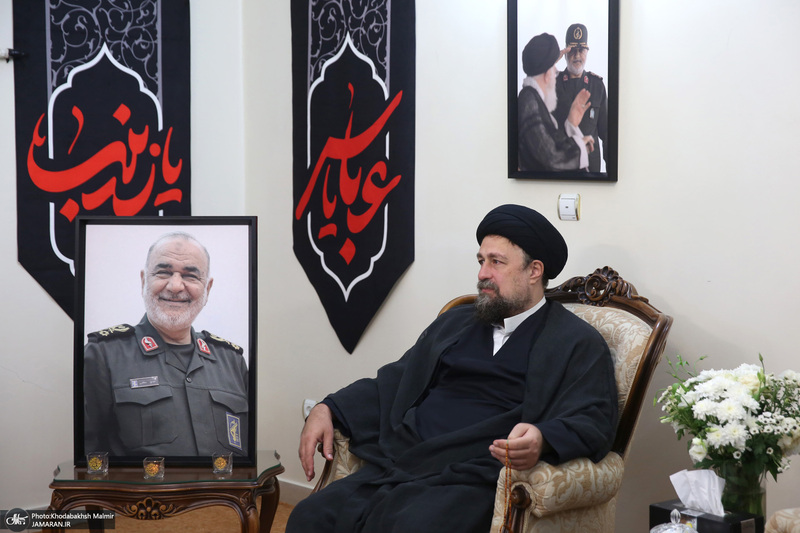 حضور سید حسن خمینی در منزل سردار شهید سلامی با خانواده این شهید والامقام دیدار و گفت‌وگو کرد.