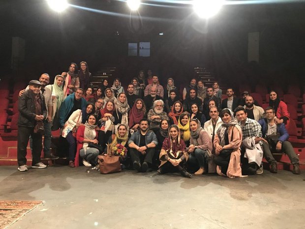 رضا یزدانی و بهنوش طباطبایی پشت صحنه نمایش مهتاب نصیرپور+عکس
