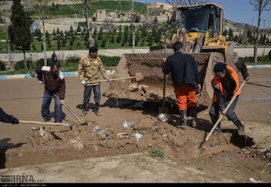 60 درصد گل و لای معابر و اماکن مسکونی و تجاری شهرجمع آوری شد