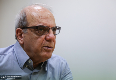 عباس عبدی: جامعه در جنگ نشان داد انسجام را روی ارزش های میهنی قرار می‌دهد/ هیچ مؤلفه قدرتی مجانی‌تر و سهل‌الوصول‌تر از «حمایت مردم» نیست/ نمی‌شود فقط با موشک مملکت را حفظ کرد/ لاریجانی در کوتاه مدت یک راهبرد امنیت ملی بنویسد