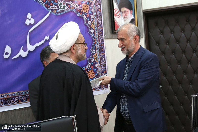 نشست صمیمانه اعضا هیات علمی پژوهشکده امام خمینی و انقلاب اسلامی با تولیت  معزز به مناسبت روز معلم