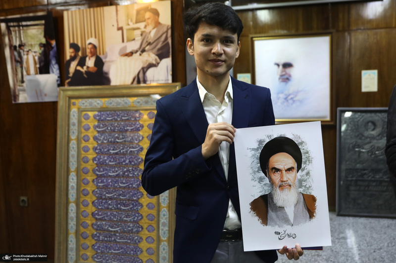 بازدید اقشار مختلف مردم از بیت امام خمینی (س) در جماران