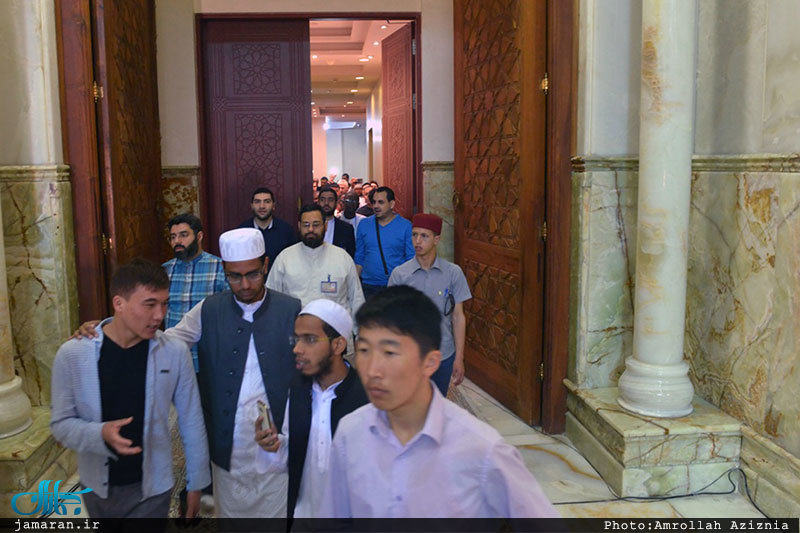 محفل انس با قرآن شرکت کنندگان در سی و چهارمین دوره مسابقات بین المللی قرآن در حرم مطهر امام خمینی(س) 