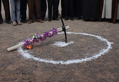 عملیات ساخت نخستین نیروگاه خورشیدی شناور کشور در زهک آغاز شد