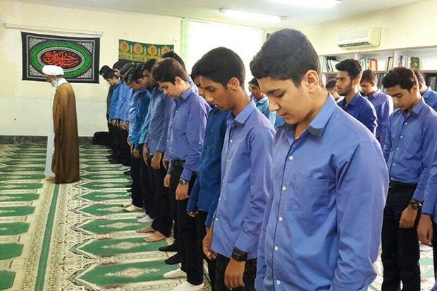 ۱۷ هزار مترمربع  فرش در نمازخانه های مدارس یزد توزیع شد