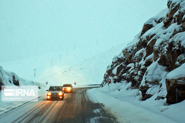 بارش برف سنگین در جاده کرج‌ - چالوس
