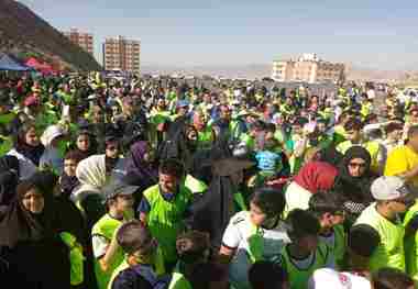 همایش پیاده روی خانوادگی درپردیس برگزار شد