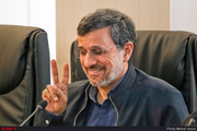 ژست جالب احمدی نژاد برای عکاسان در جلسه مجمع تشخیص مصلحت نظام + عکس