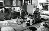 مادران شهدای دفاع مقدس هنوز با یاد و خاطره فرزندانشان زندگی می‌کنند (37)