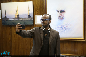 بازدید جمعی از دانشجویان زبان فارسی کشورهای خارجی از بیت امام در جماران 