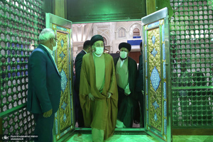 ادای احترام سید عمار حکیم نسبت به حضرت امام خمینی (س)