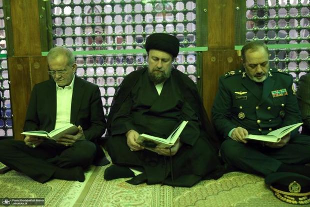 پزشکیان اور ان کی کابینہ نے امام خمینی رہ کی حرم پر فاتحہ خوانی اور تجدید عہد کیا