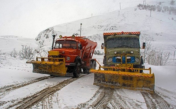 تردد در محورهای ارتباطی نقده با زنجیر چرخ امکان پذیر است