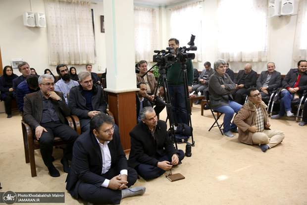 دیدارمدیران و جمعی از اعضای تحریه موسسه مطبوعاتی ایران و خبرگزاری ایرنا با سید حسن خمینی