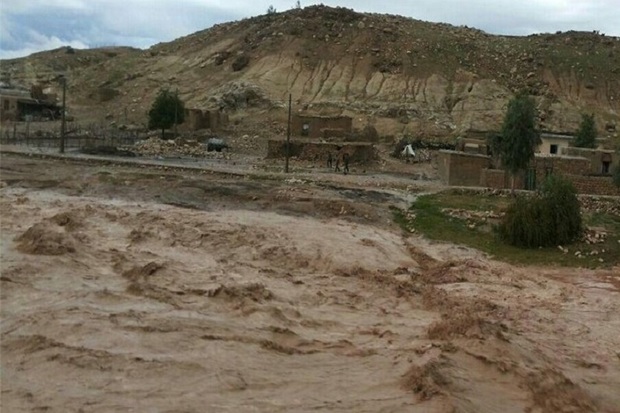 راه ارتباطی پنج روستای پلدختر قطع شد