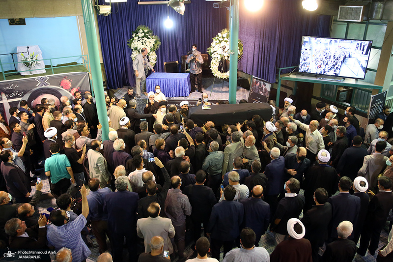 مراسم وداع با پیکر حجت الاسلام و المسلمین سید محمود دعایی در حسینیه جماران -1