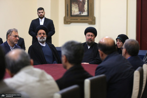 دیدار ئیس بنیاد شهید و جمعی از معانین با سید حسن خمینی
