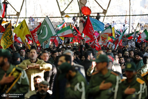 اقامه نماز رهبر معظم انقلاب بر پیکر سپهبد شهید حاج قاسم سلیمانی و شهیدان مقاومت