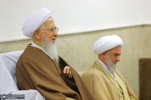 مراسم عمامه گذاری طلاب روز ولادت پیامبر اکرم (ص) و امام جعفر صادق (ع) در بیوت مراجع