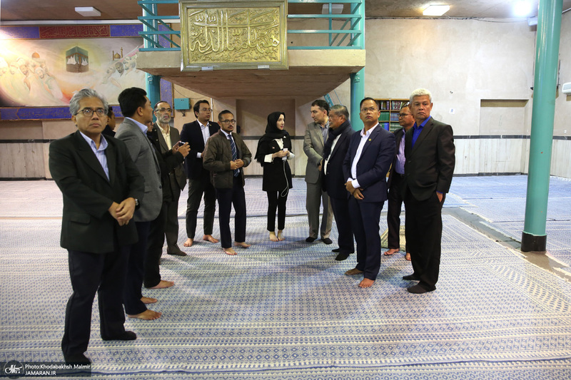 بازدید محمد بن سیو وزیر کشاورزی  و امنیت غذایی کشور مالزی از  بیت امام خمینی (س) در جماران