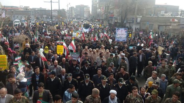 راهپیمایی ۲۲ بهمن در شهرستان پاکدشت برگزار شد