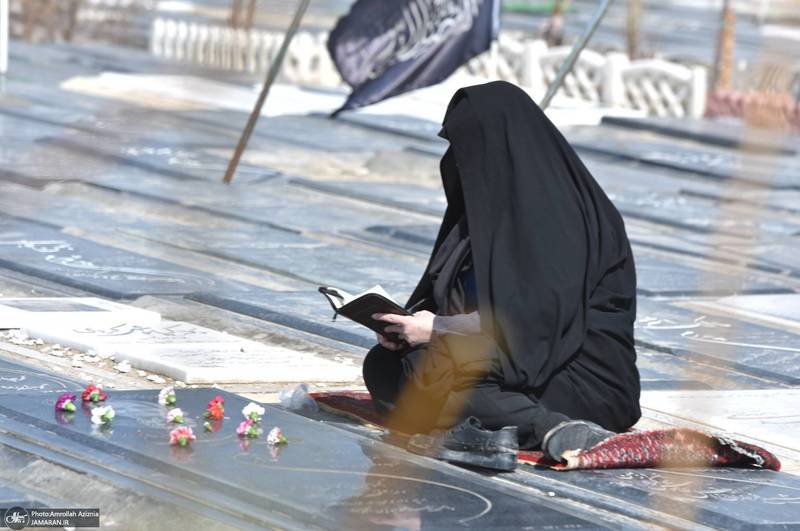 زیارت اهل غبور در آخرین پنجشنبه سال در بهشت زهرا (س) تهران