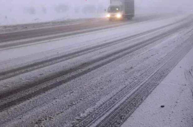 جاده سمنان- فیروزکوه زیر بارش برف مسدود شد
