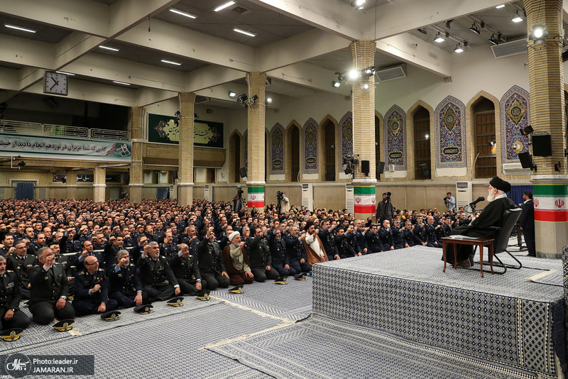 دیدار جمعی از فرماندهان و کارکنان نیروی هوایی ارتش با فرمانده معظم کل قوا