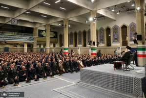 دیدار جمعی از فرماندهان و کارکنان نیروی هوایی ارتش با فرمانده معظم کل قوا